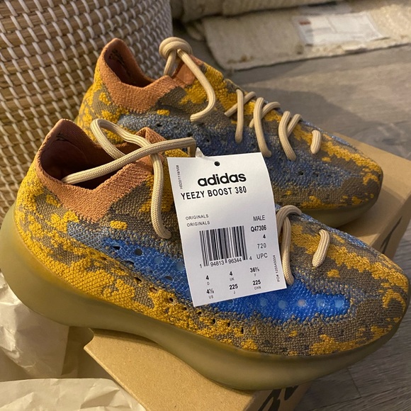 Adidas Yeezy 380 Blue Oat - Picture 5 of 10